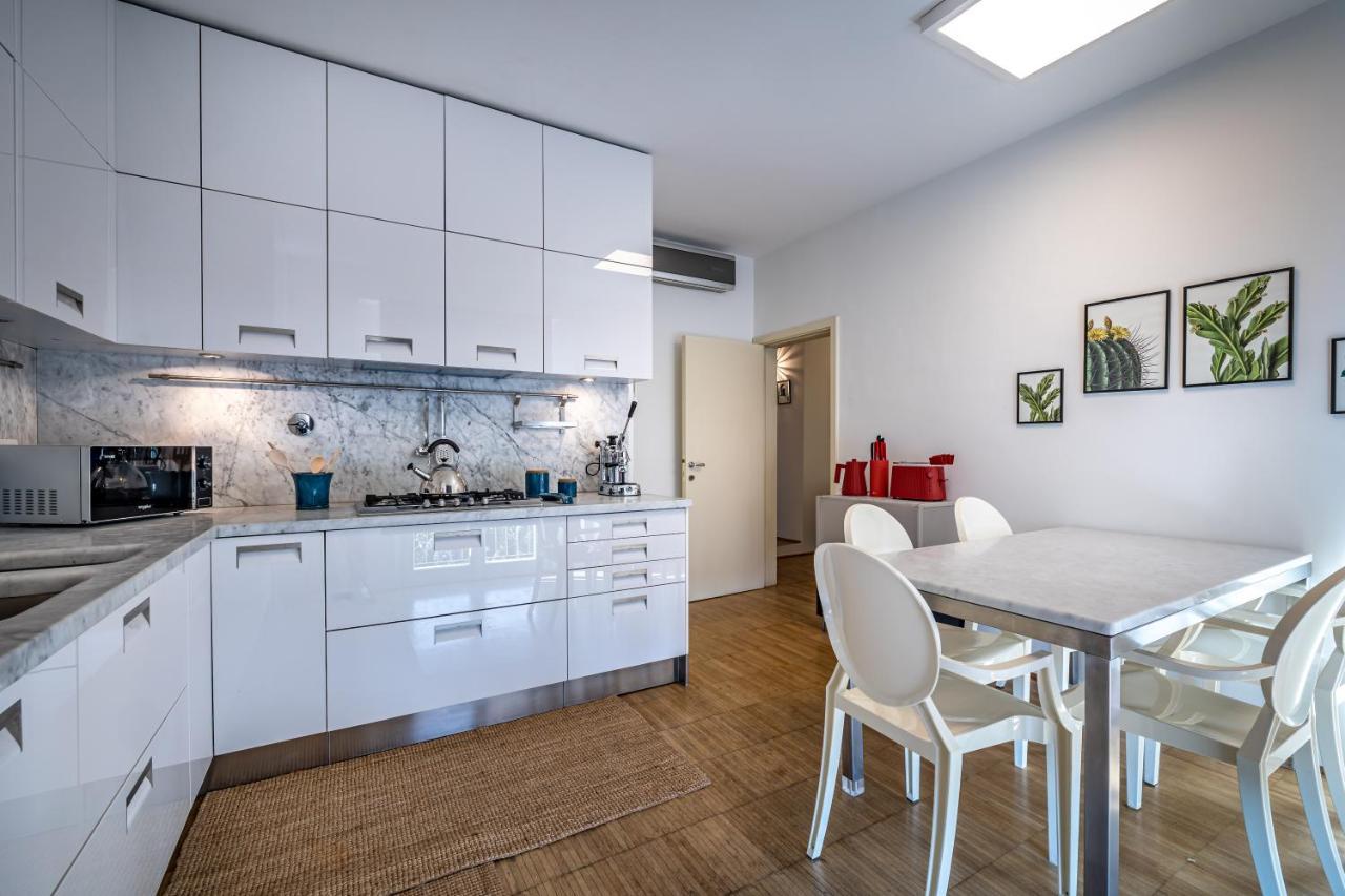 Yid Penthouse On River With Parking *