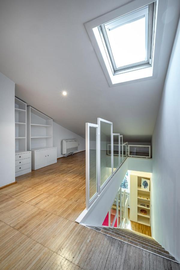 Yid Penthouse On River With Parking Apartamento