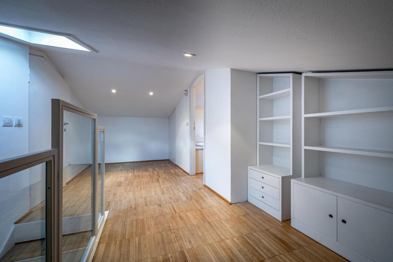 Yid Penthouse On River With Parking * Florencia