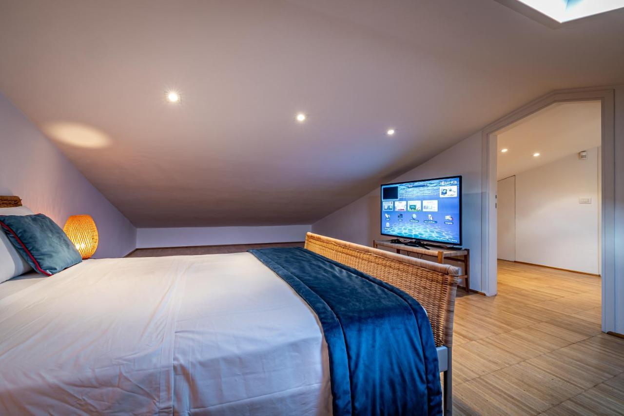 Yid Penthouse On River With Parking *